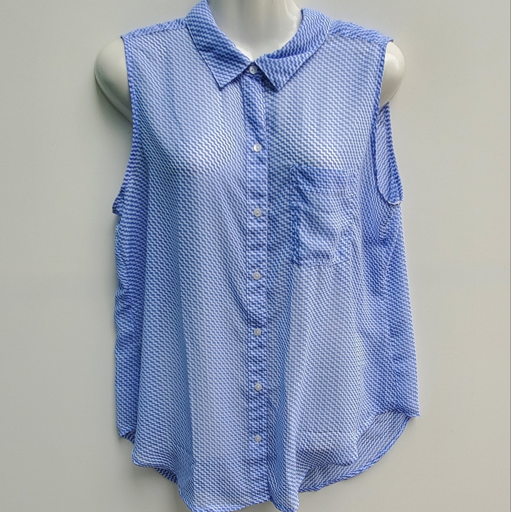 Liz Claiborne Sheer Blue White Chevron Pattern Short Sleeve Button Down …